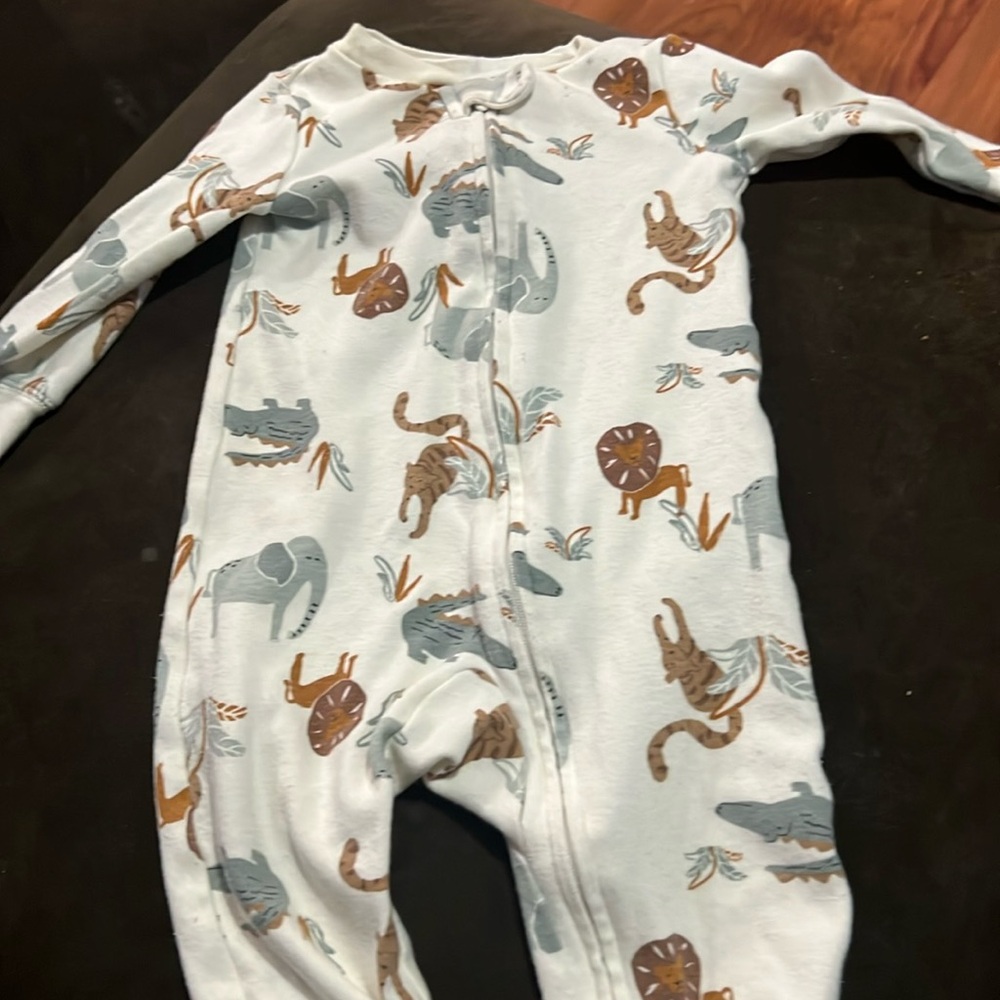 This is a baby bodysuit. It is 9 months. Looks like new.